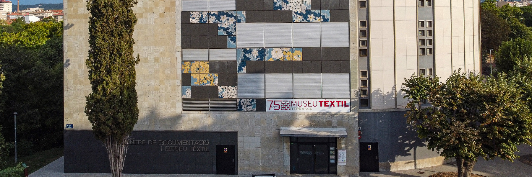 Slider façana del Museu Tèxtil.